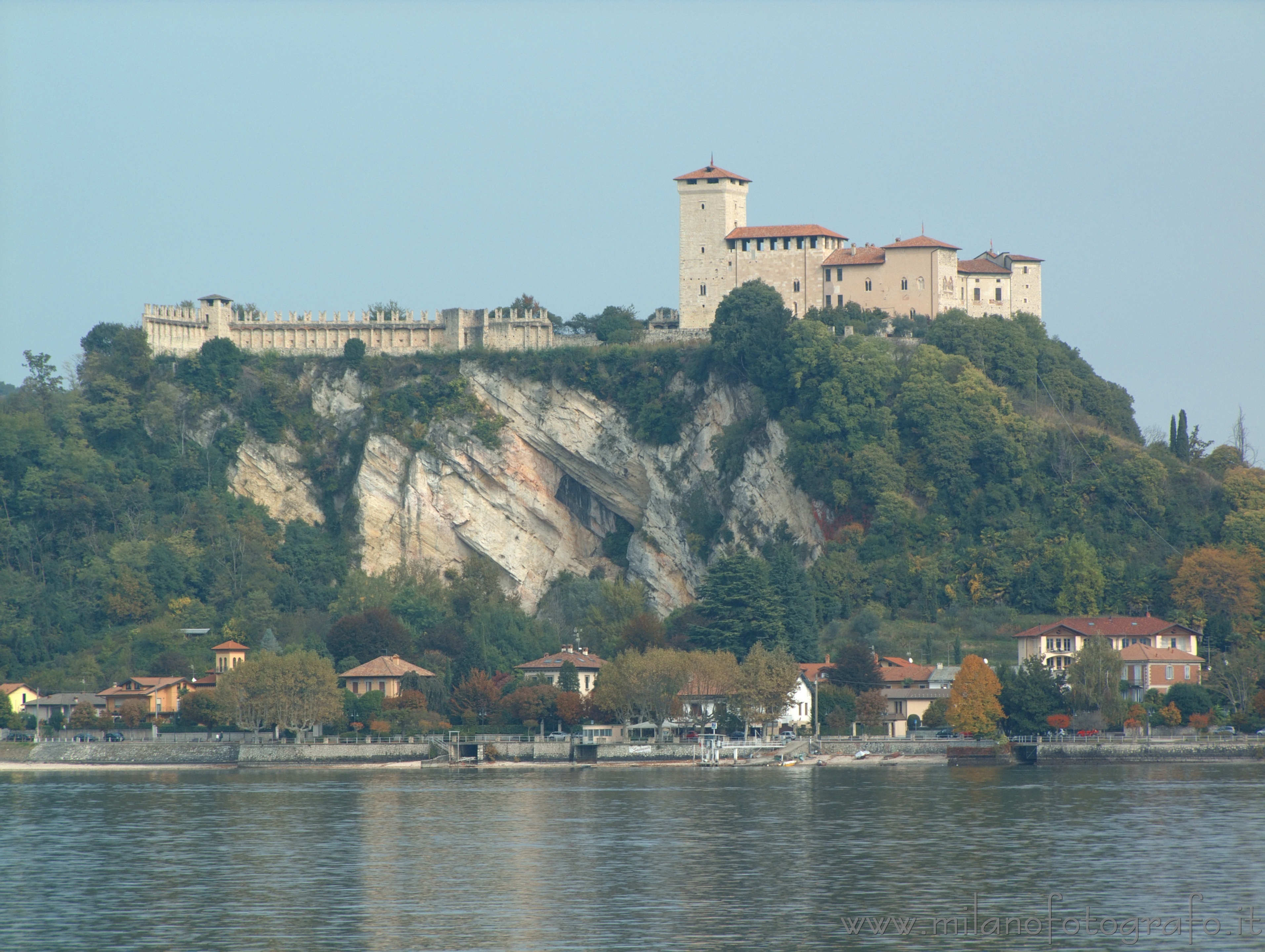 Arona (Novara) - La rocca di Angera vista da Arona